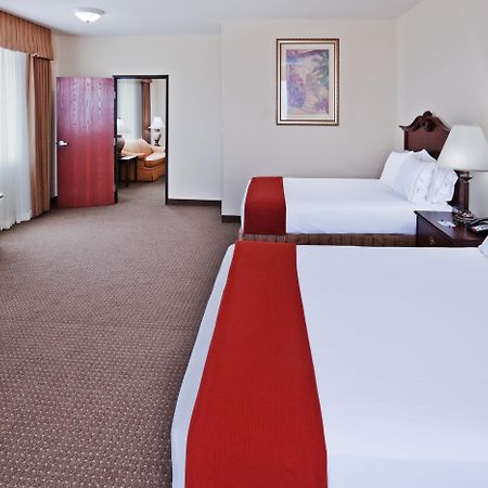 Holiday Inn Express Hotel & Suites Woodward Hwy 270 By Ihg Exterior foto