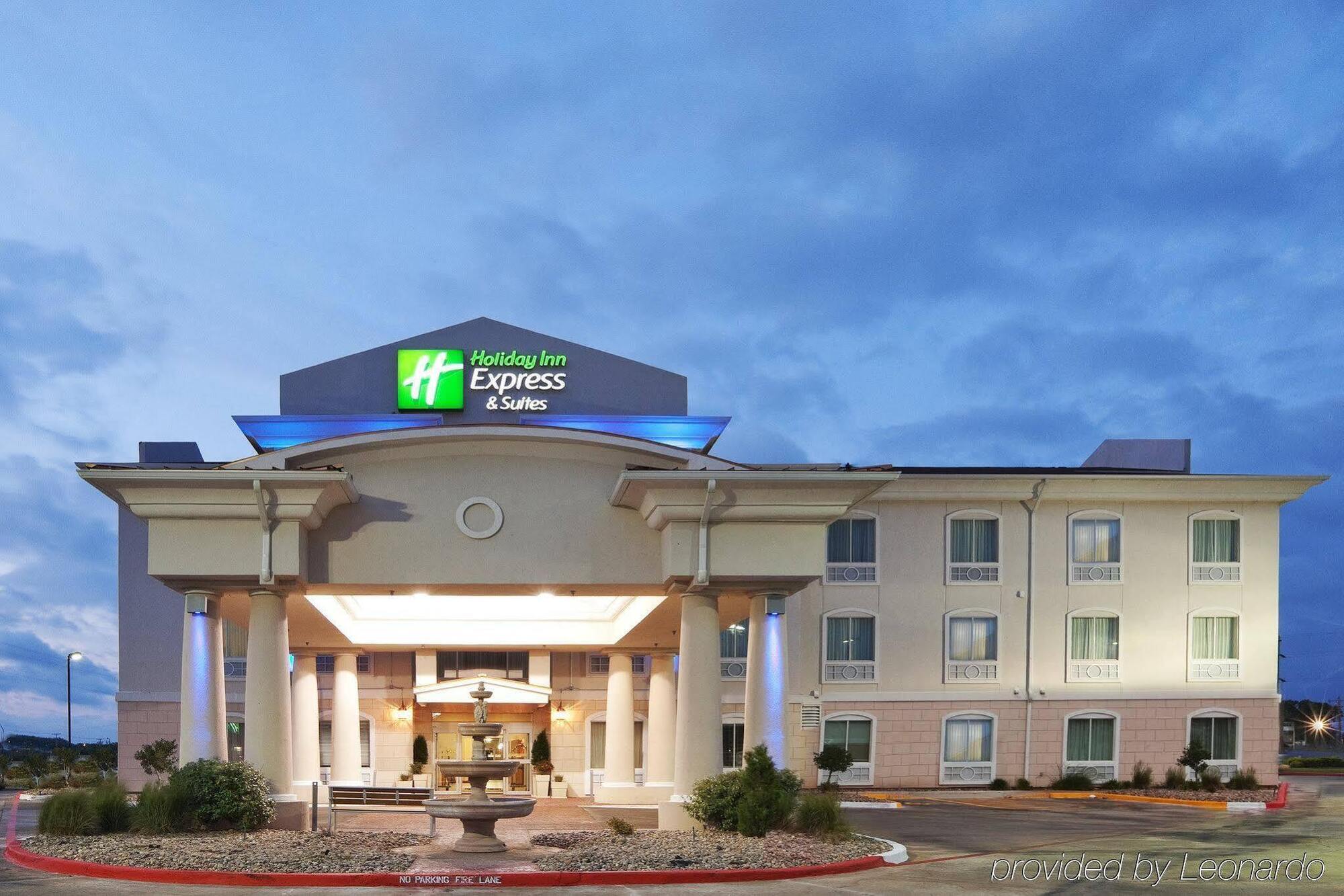 Holiday Inn Express Hotel & Suites Woodward Hwy 270, An Ihg Hotel Exterior foto